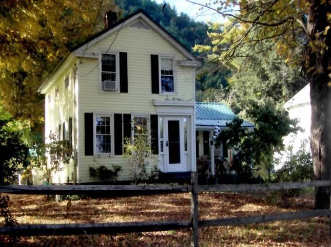 Lakeville A Meadow House Bed & Breakfast エクステリア 写真